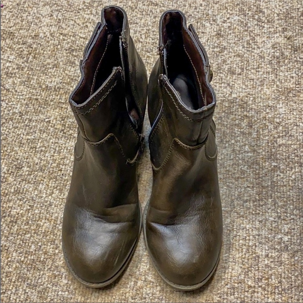 Crown vintage brown heeled boots